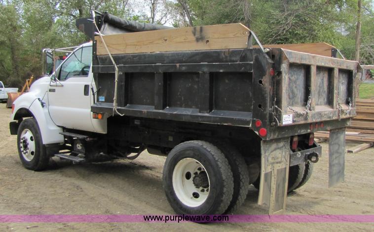 image for item A4640 2003 Ford F650 Super Duty dump truck