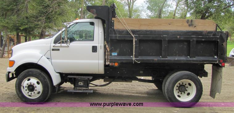 image for item A4640 2003 Ford F650 Super Duty dump truck