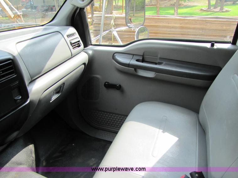 image for item A4640 2003 Ford F650 Super Duty dump truck