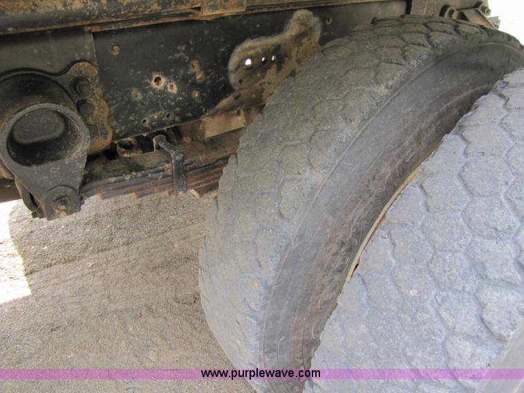 image for item A4640 2003 Ford F650 Super Duty dump truck