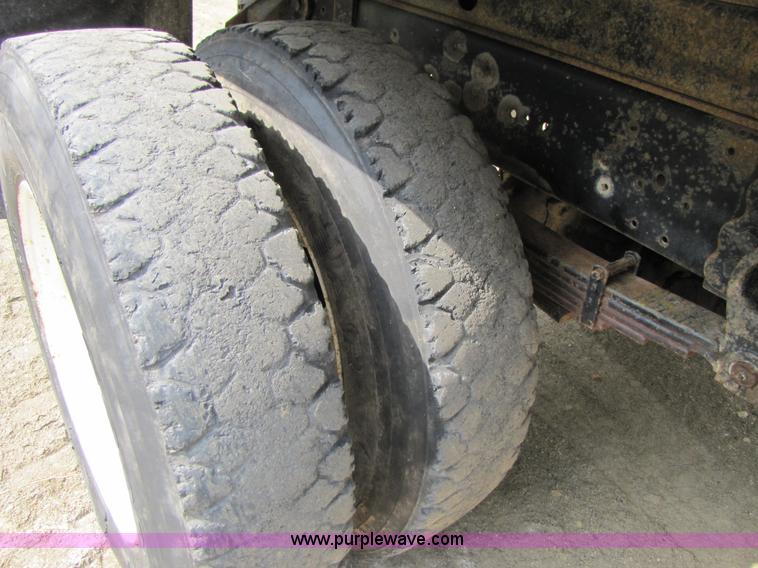 image for item A4640 2003 Ford F650 Super Duty dump truck