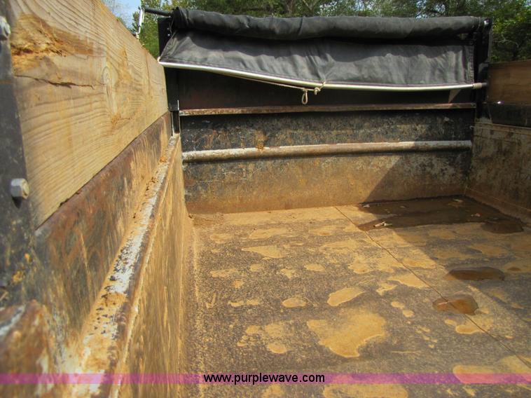 image for item A4640 2003 Ford F650 Super Duty dump truck