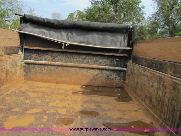 image for item A4640 2003 Ford F650 Super Duty dump truck