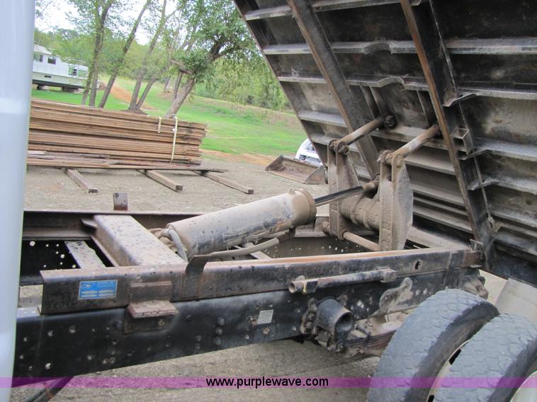 image for item A4640 2003 Ford F650 Super Duty dump truck