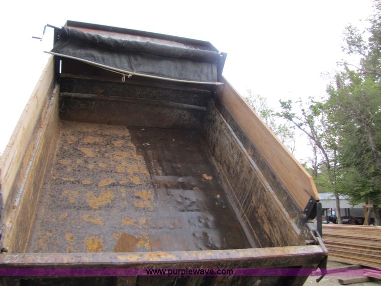 image for item A4640 2003 Ford F650 Super Duty dump truck