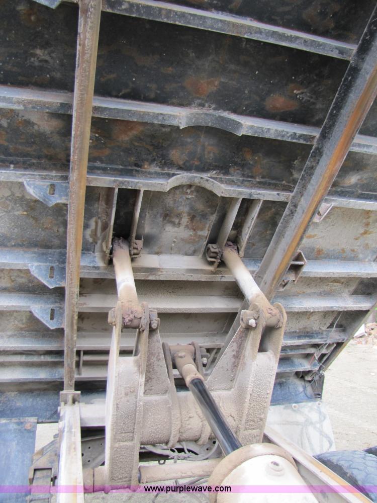 image for item A4640 2003 Ford F650 Super Duty dump truck
