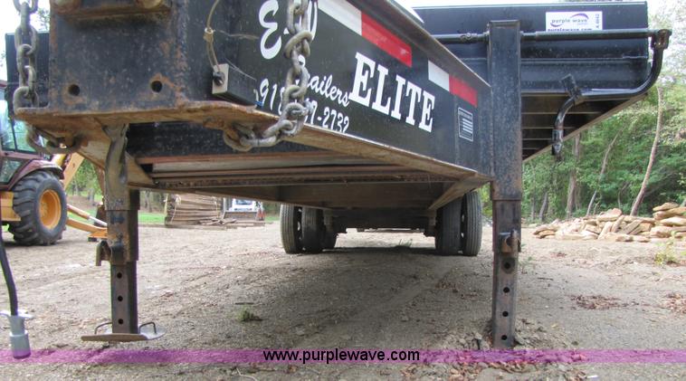 image for item A4642 2005 Elite 30' tandem axle flatbed trailer