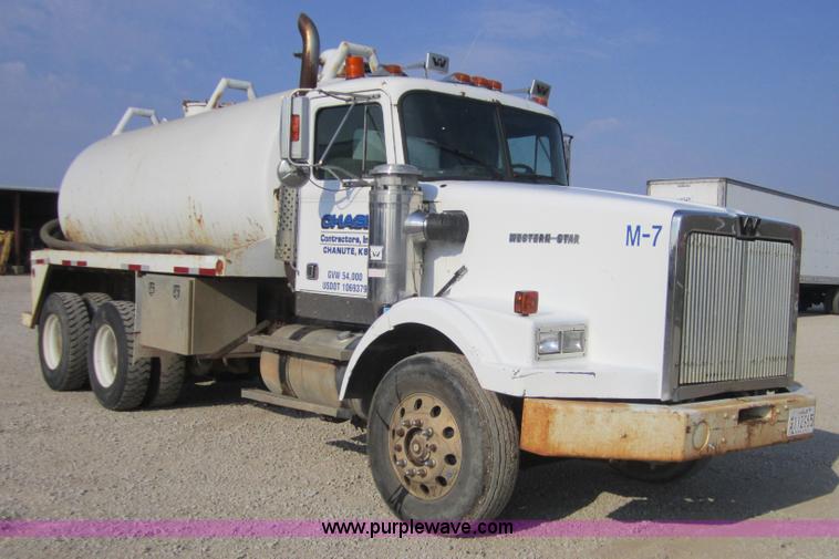 image for item A4702 1995 Western Star 4900 vac truck