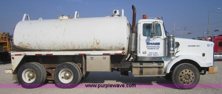 image for item A4702 1995 Western Star 4900 vac truck