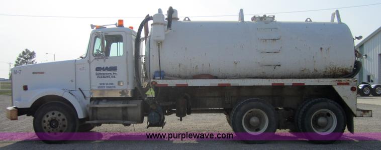 image for item A4702 1995 Western Star 4900 vac truck