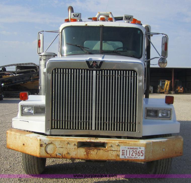 image for item A4702 1995 Western Star 4900 vac truck