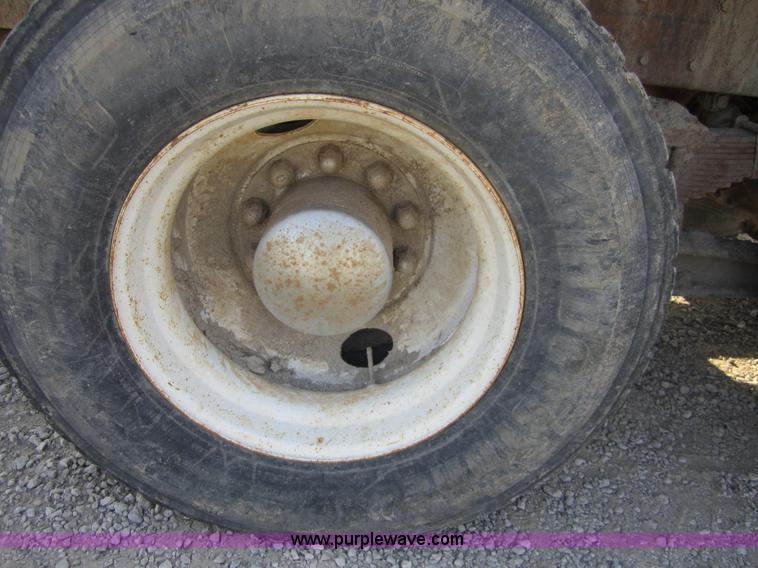 image for item A4702 1995 Western Star 4900 vac truck