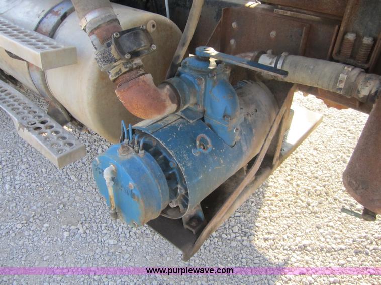 image for item A4702 1995 Western Star 4900 vac truck