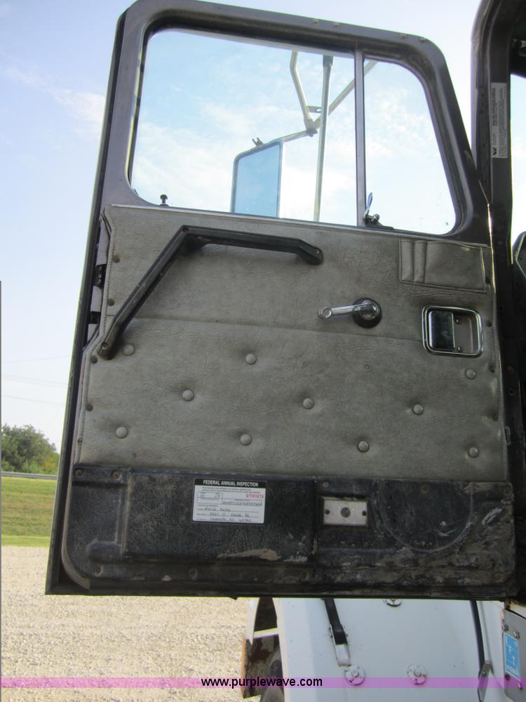 image for item A4702 1995 Western Star 4900 vac truck