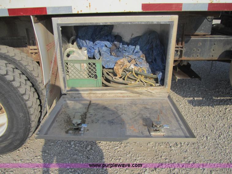 image for item A4702 1995 Western Star 4900 vac truck
