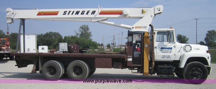 image for item A4704 1990 Ford LT8000 crane truck