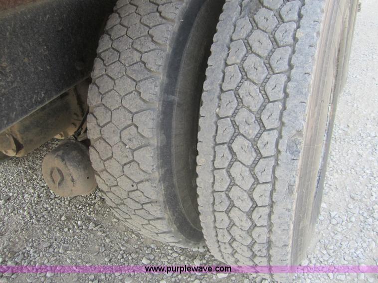 image for item A4704 1990 Ford LT8000 crane truck