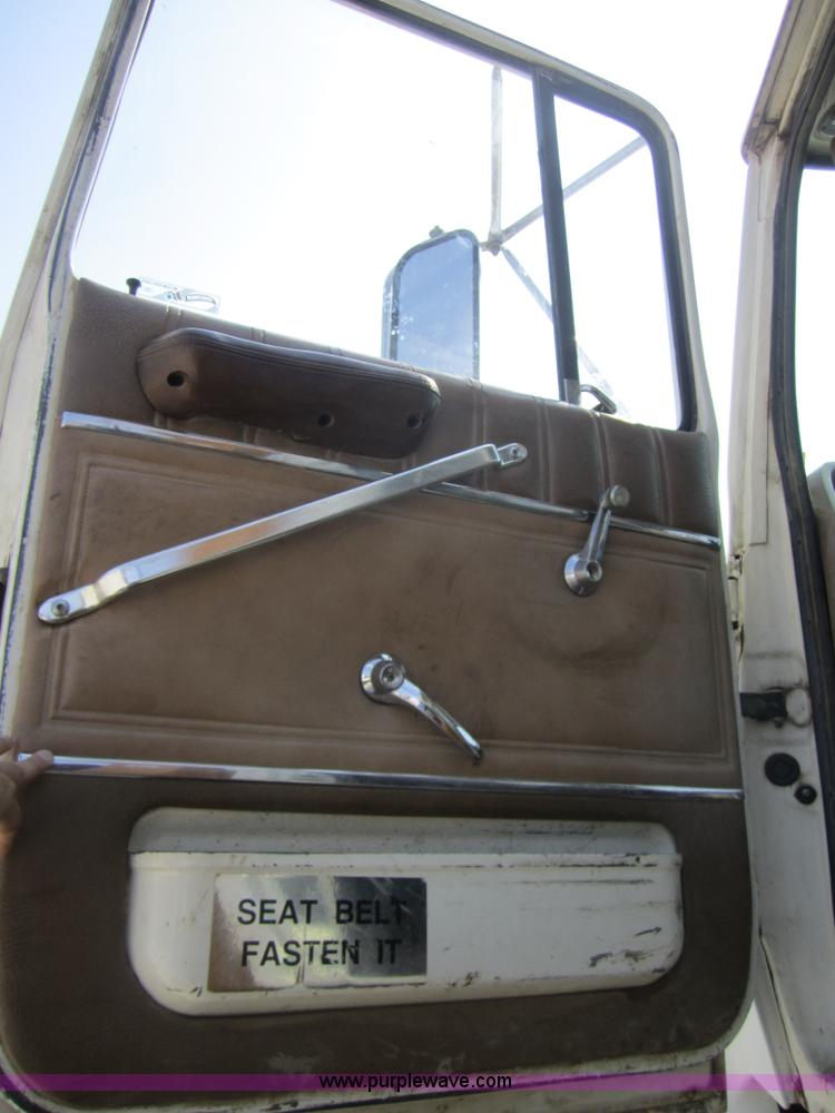 image for item A4704 1990 Ford LT8000 crane truck