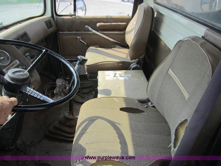 image for item A4704 1990 Ford LT8000 crane truck