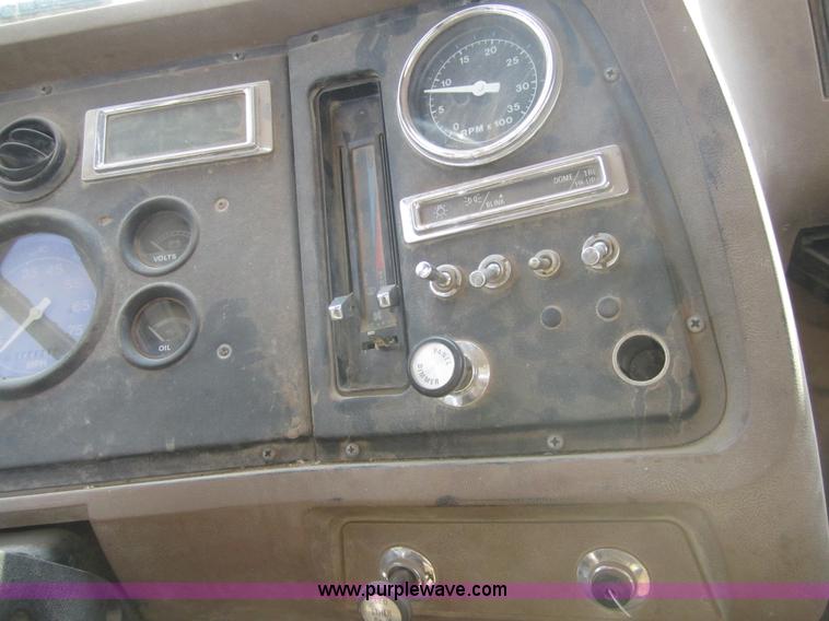 image for item A4704 1990 Ford LT8000 crane truck