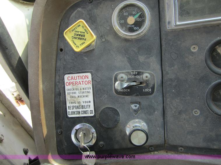 image for item A4704 1990 Ford LT8000 crane truck