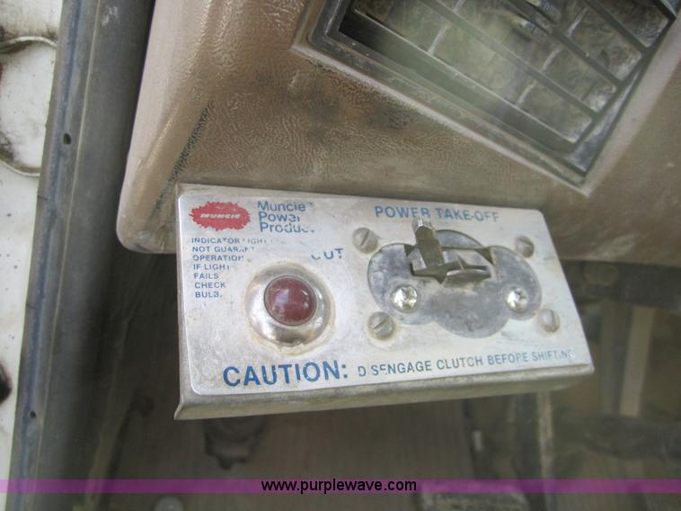 image for item A4704 1990 Ford LT8000 crane truck