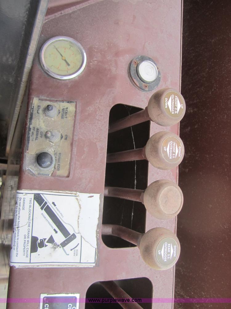 image for item A4704 1990 Ford LT8000 crane truck