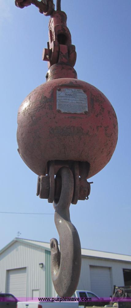 image for item A4704 1990 Ford LT8000 crane truck