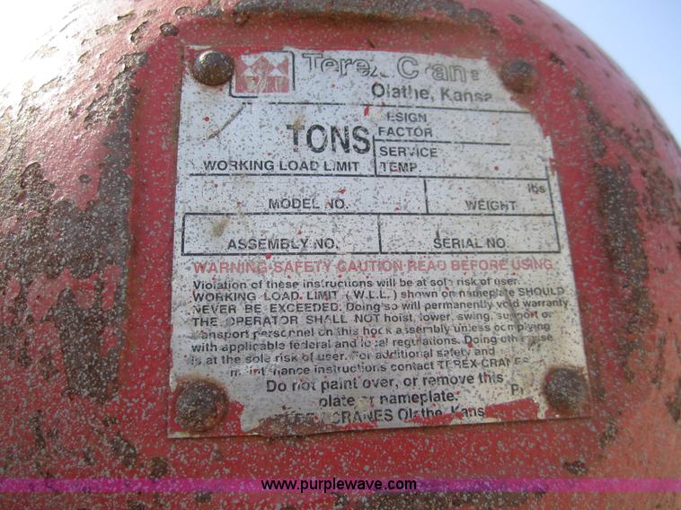 image for item A4704 1990 Ford LT8000 crane truck