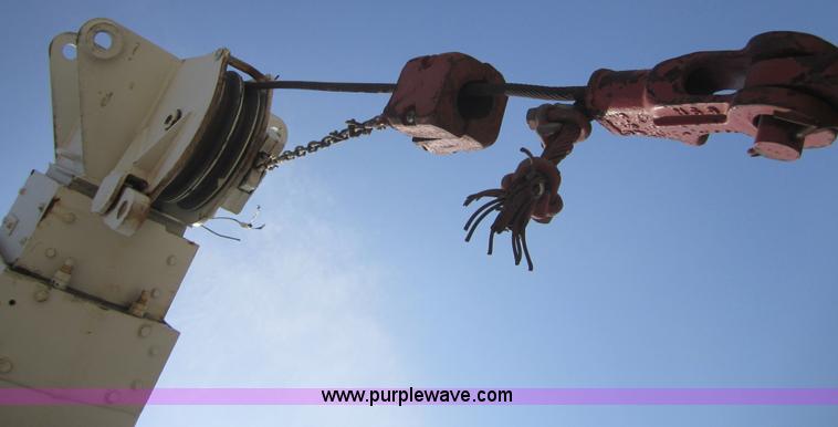 image for item A4704 1990 Ford LT8000 crane truck