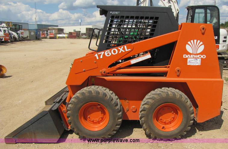 image for item A5031 1998 Daewoo 1760XL skid steer