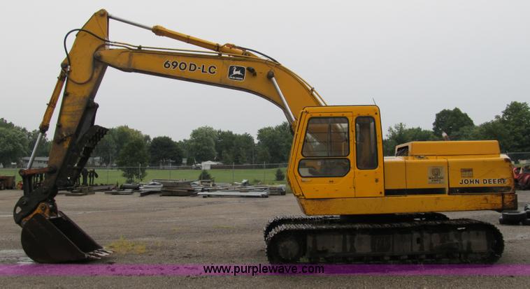 image for item A5442 1989 John Deere 690D-LC excavator