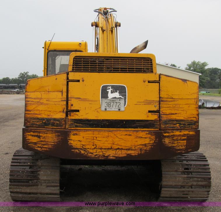 image for item A5442 1989 John Deere 690D-LC excavator