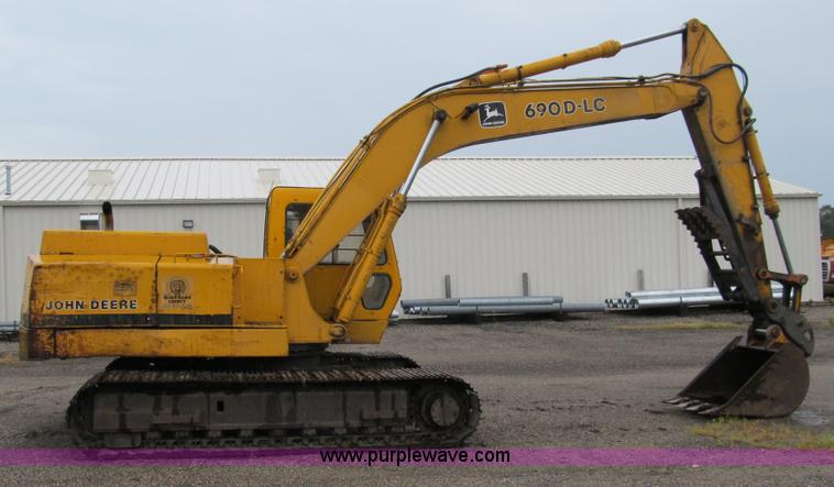 image for item A5442 1989 John Deere 690D-LC excavator