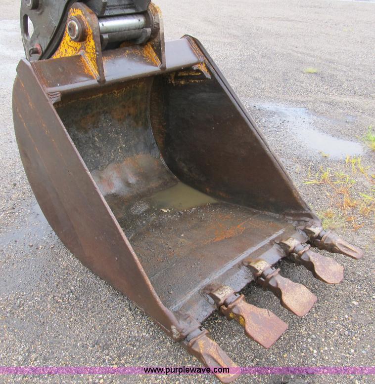 image for item A5442 1989 John Deere 690D-LC excavator