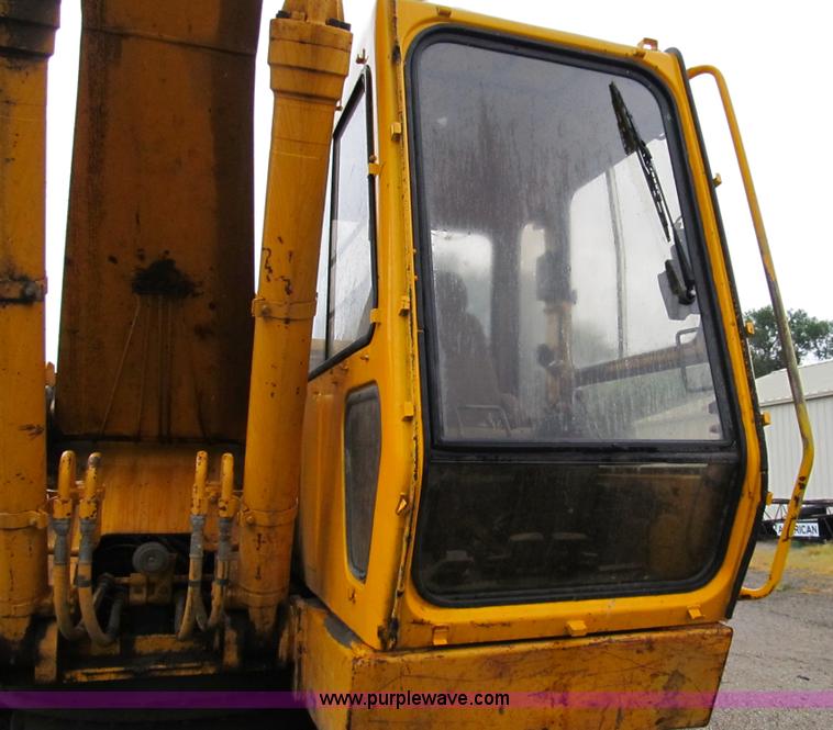 image for item A5442 1989 John Deere 690D-LC excavator