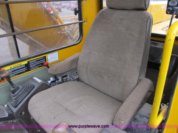 image for item A5442 1989 John Deere 690D-LC excavator