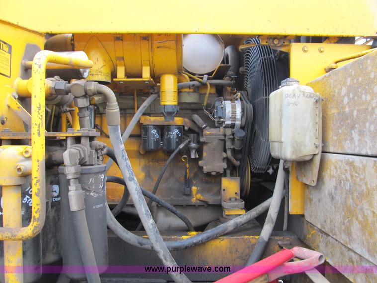 image for item A5442 1989 John Deere 690D-LC excavator