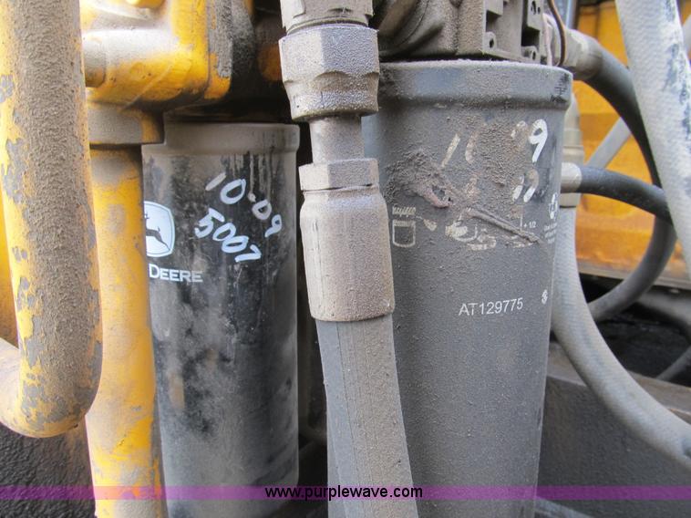 image for item A5442 1989 John Deere 690D-LC excavator