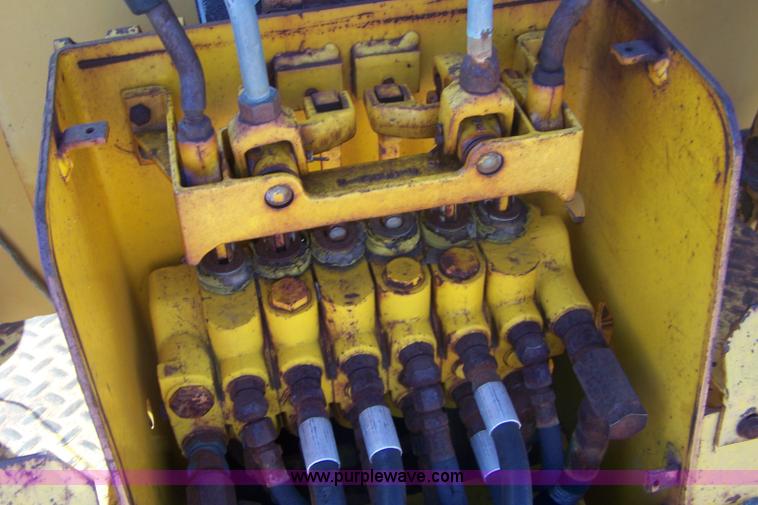 image for item B3525 1973 John Deere 450B track loader