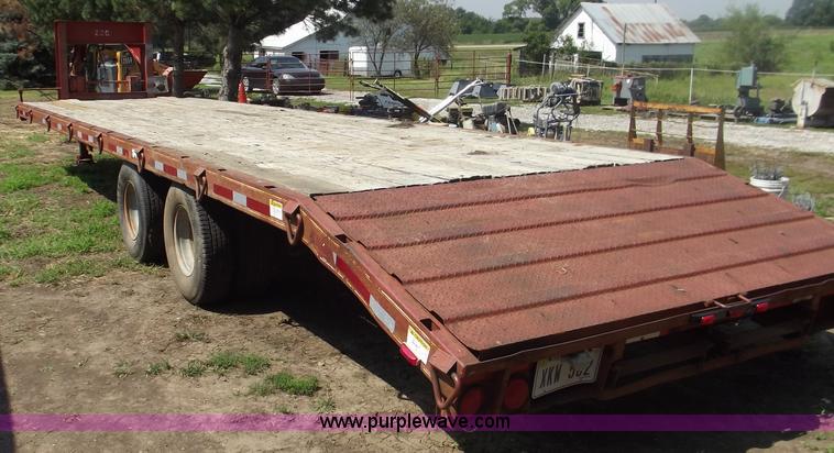 image for item B5011 1990 Hillsboro 32' goose neck trailer