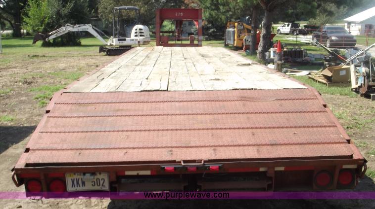 image for item B5011 1990 Hillsboro 32' goose neck trailer