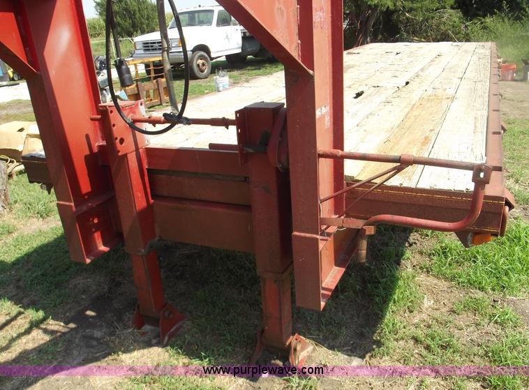 image for item B5011 1990 Hillsboro 32' goose neck trailer