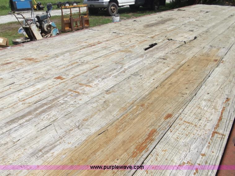 image for item B5011 1990 Hillsboro 32' goose neck trailer