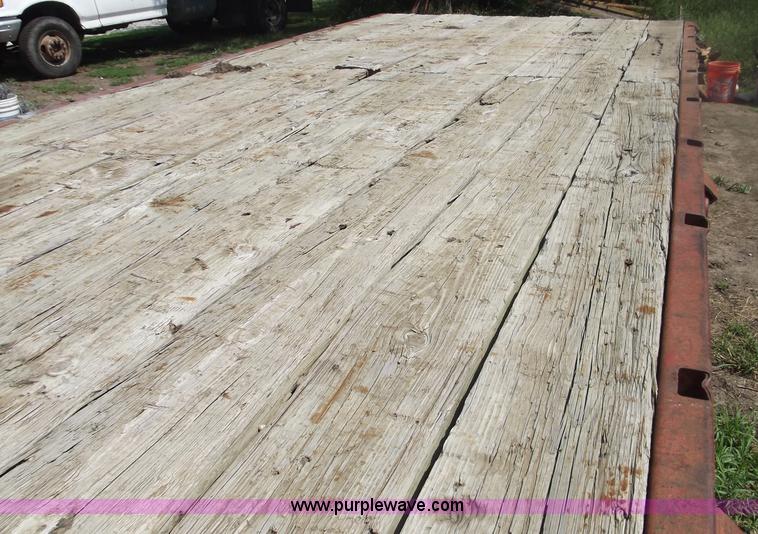 image for item B5011 1990 Hillsboro 32' goose neck trailer