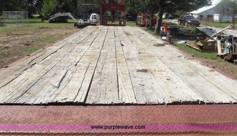 image for item B5011 1990 Hillsboro 32' goose neck trailer