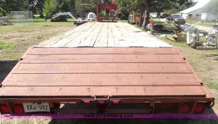 image for item B5011 1990 Hillsboro 32' goose neck trailer