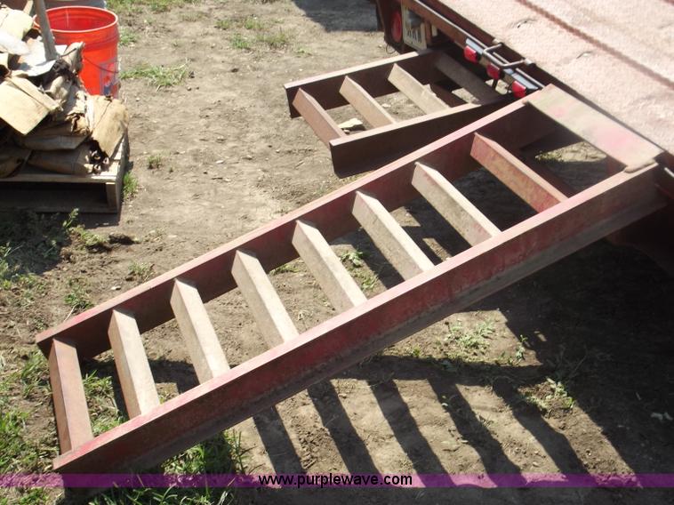 image for item B5011 1990 Hillsboro 32' goose neck trailer