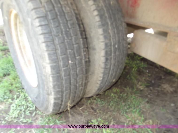 image for item B5011 1990 Hillsboro 32' goose neck trailer