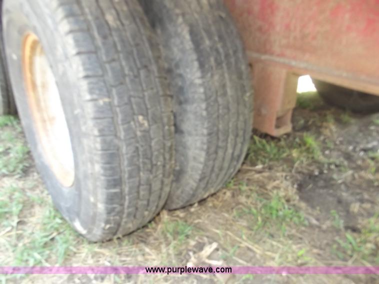 image for item B5011 1990 Hillsboro 32' goose neck trailer